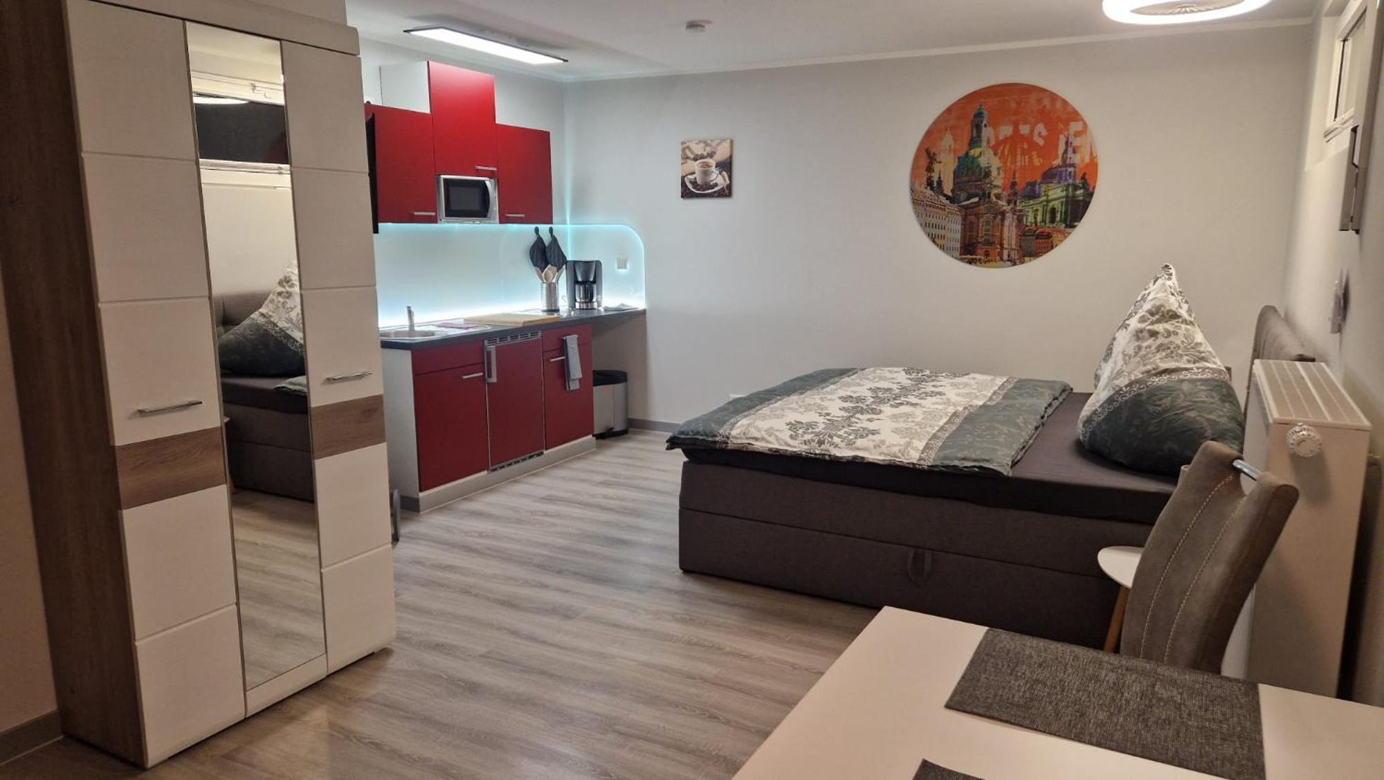 Ferienwohnung Oder Studio Dresden-Neustadt Inkl Parkplatz Mit Balkon Oder Terrasse Phòng bức ảnh